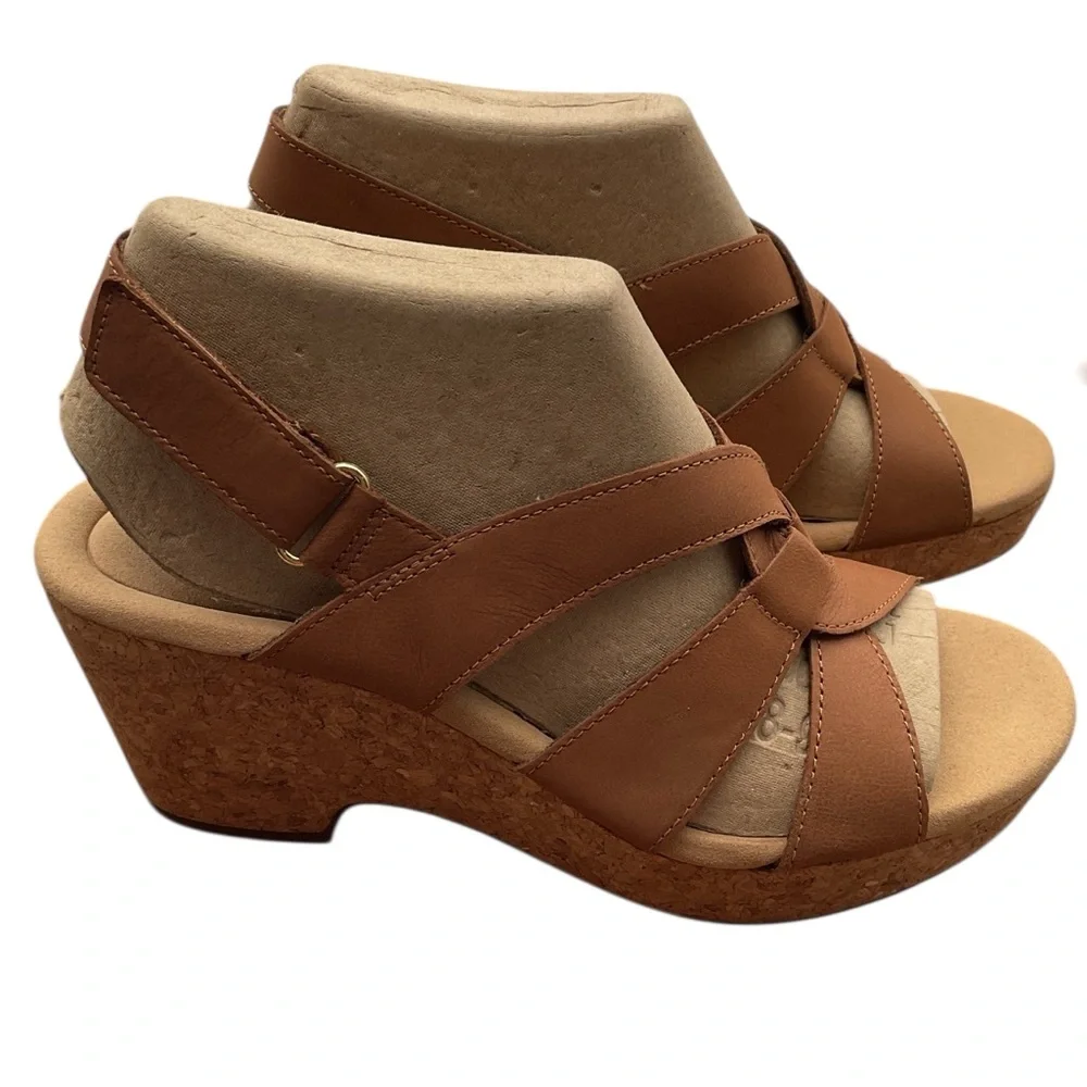 NWT Clarks Women's‎ Giselle Beach Sandals - Tan